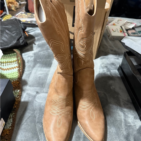 SHEIN Shoes - Women's Tan Leather Boots